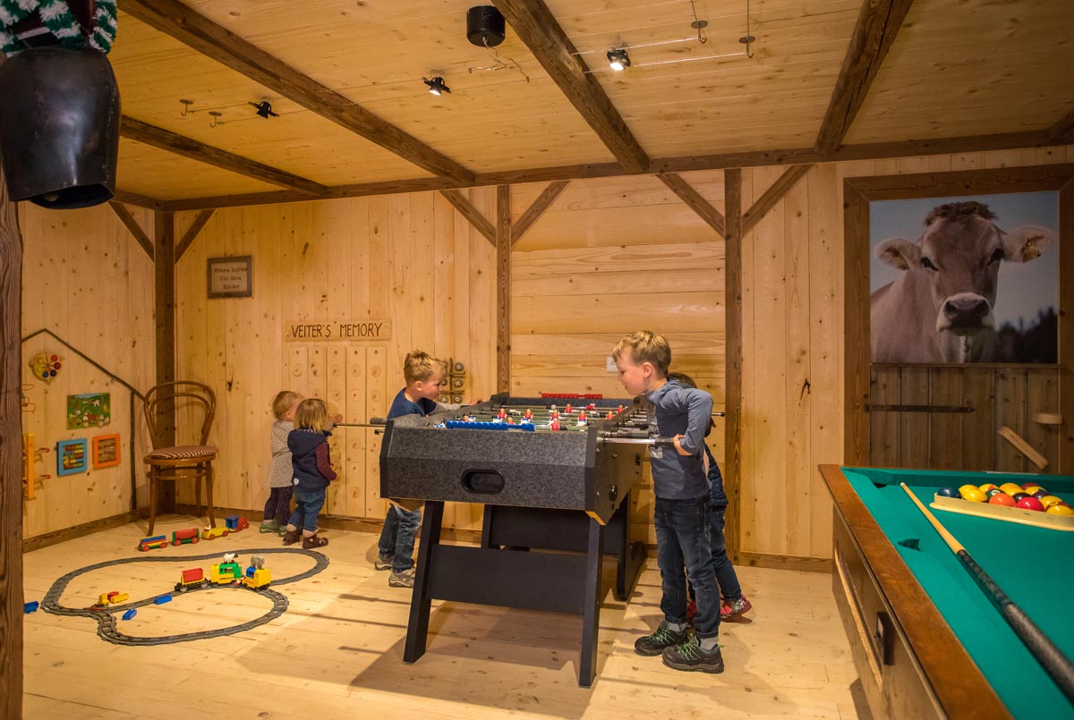 Tischkicker spielen